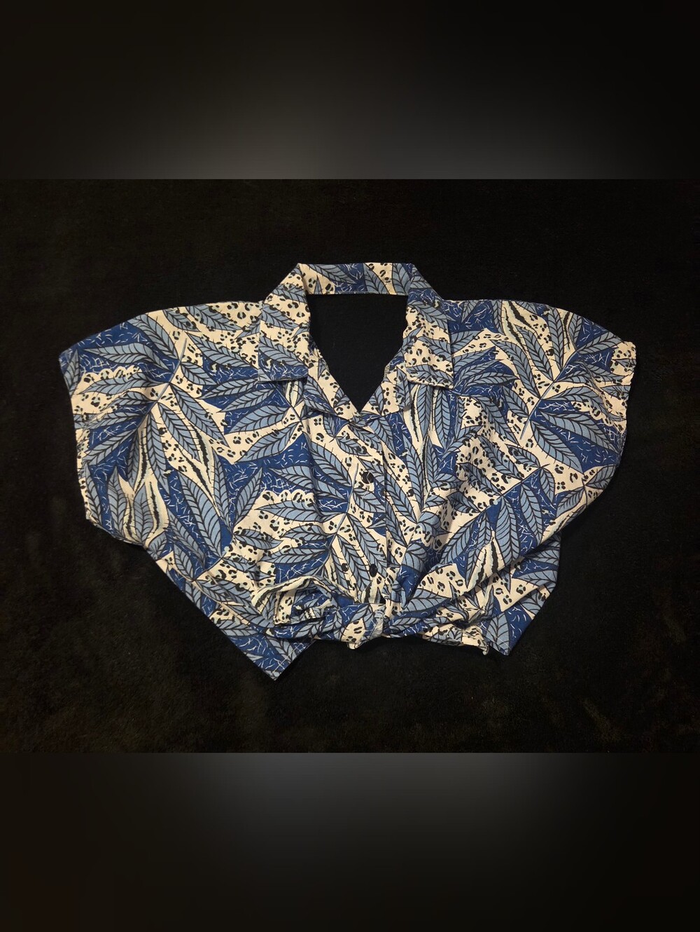 Vtg 80s Blue Leaf Print Short Sleeve Button Front & Back Open Back Crop Top LG